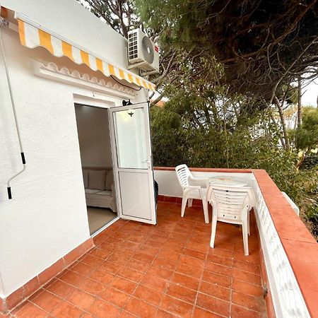 Nuevos Apartamentos Frente Al Mar Y A La Playa Castelldefels Esterno foto