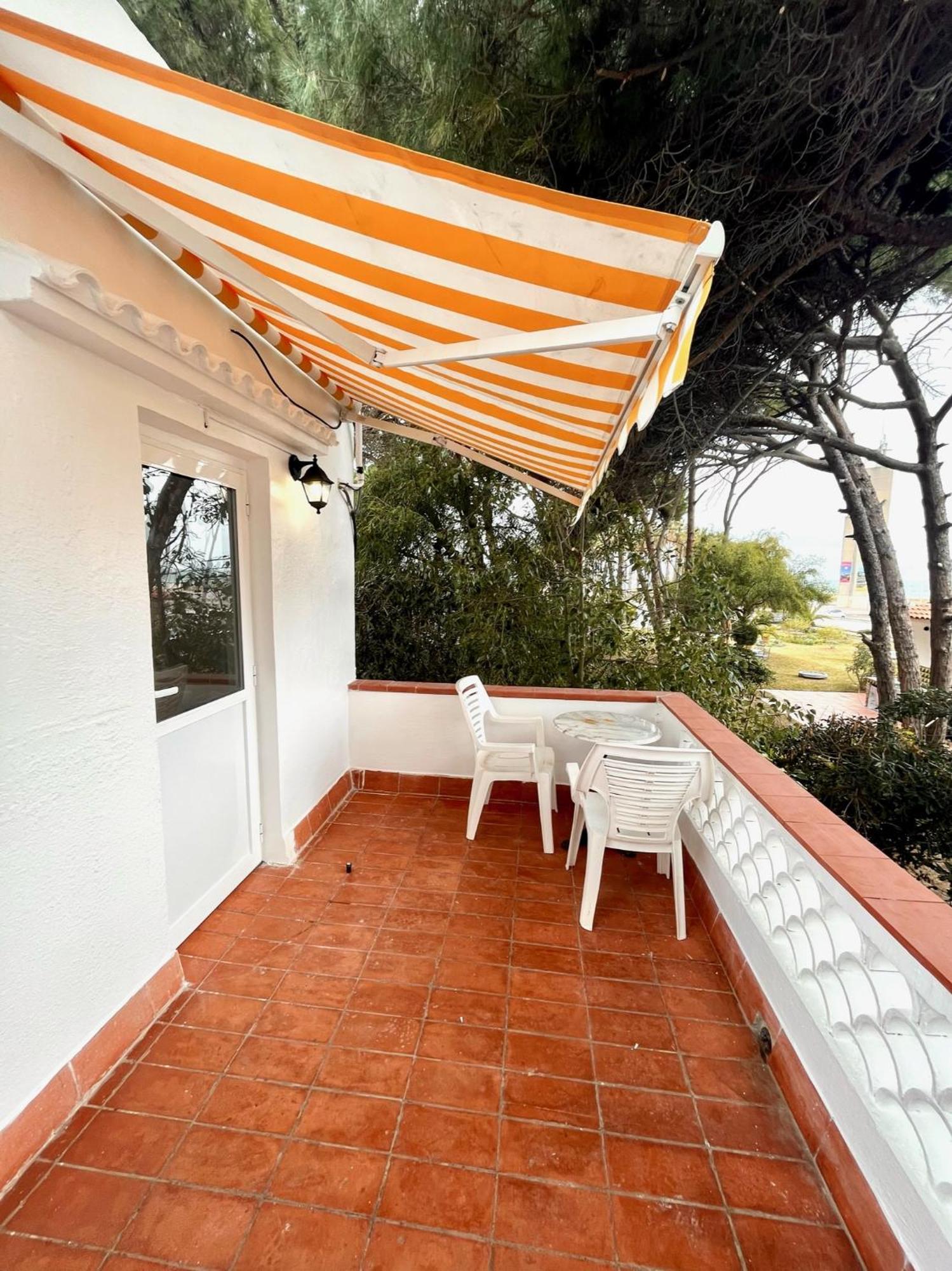 Nuevos Apartamentos Frente Al Mar Y A La Playa Castelldefels Esterno foto