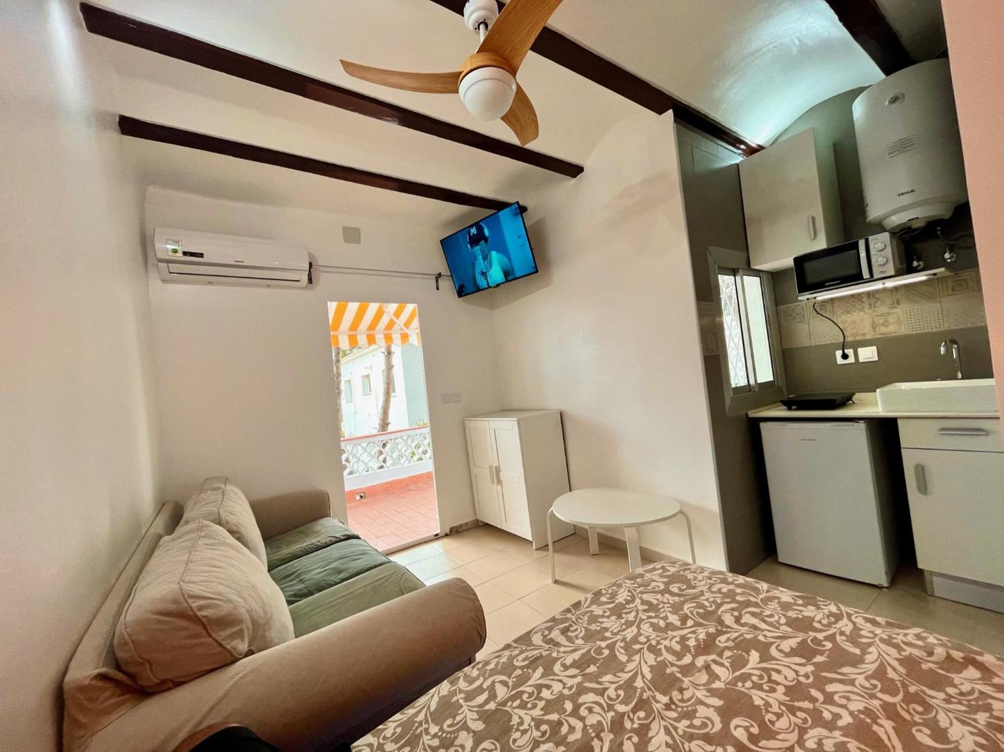 Nuevos Apartamentos Frente Al Mar Y A La Playa Castelldefels Esterno foto
