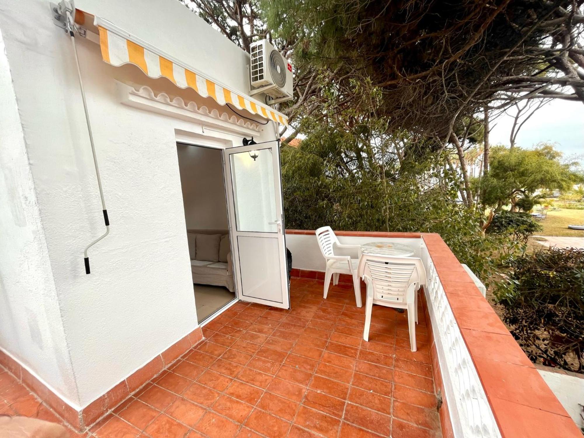 Nuevos Apartamentos Frente Al Mar Y A La Playa Castelldefels Esterno foto