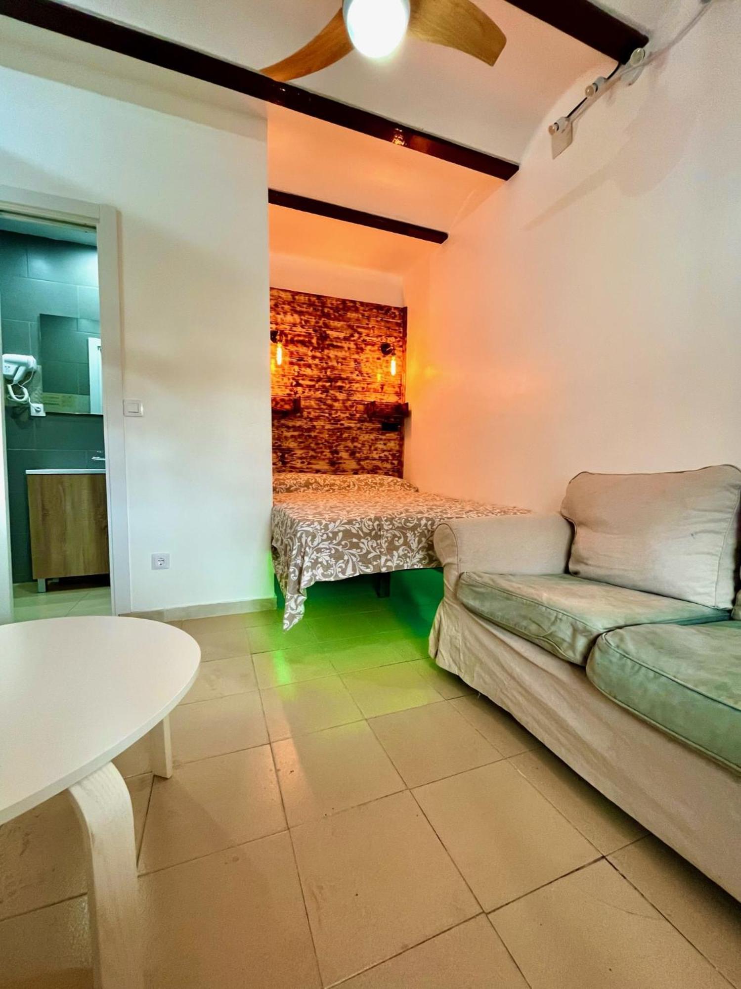 Nuevos Apartamentos Frente Al Mar Y A La Playa Castelldefels Esterno foto