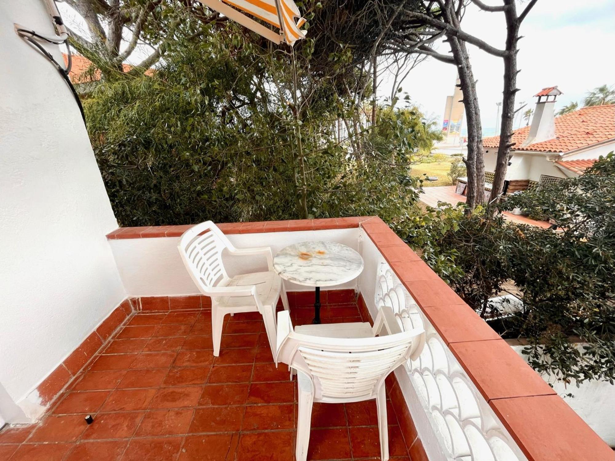 Nuevos Apartamentos Frente Al Mar Y A La Playa Castelldefels Esterno foto