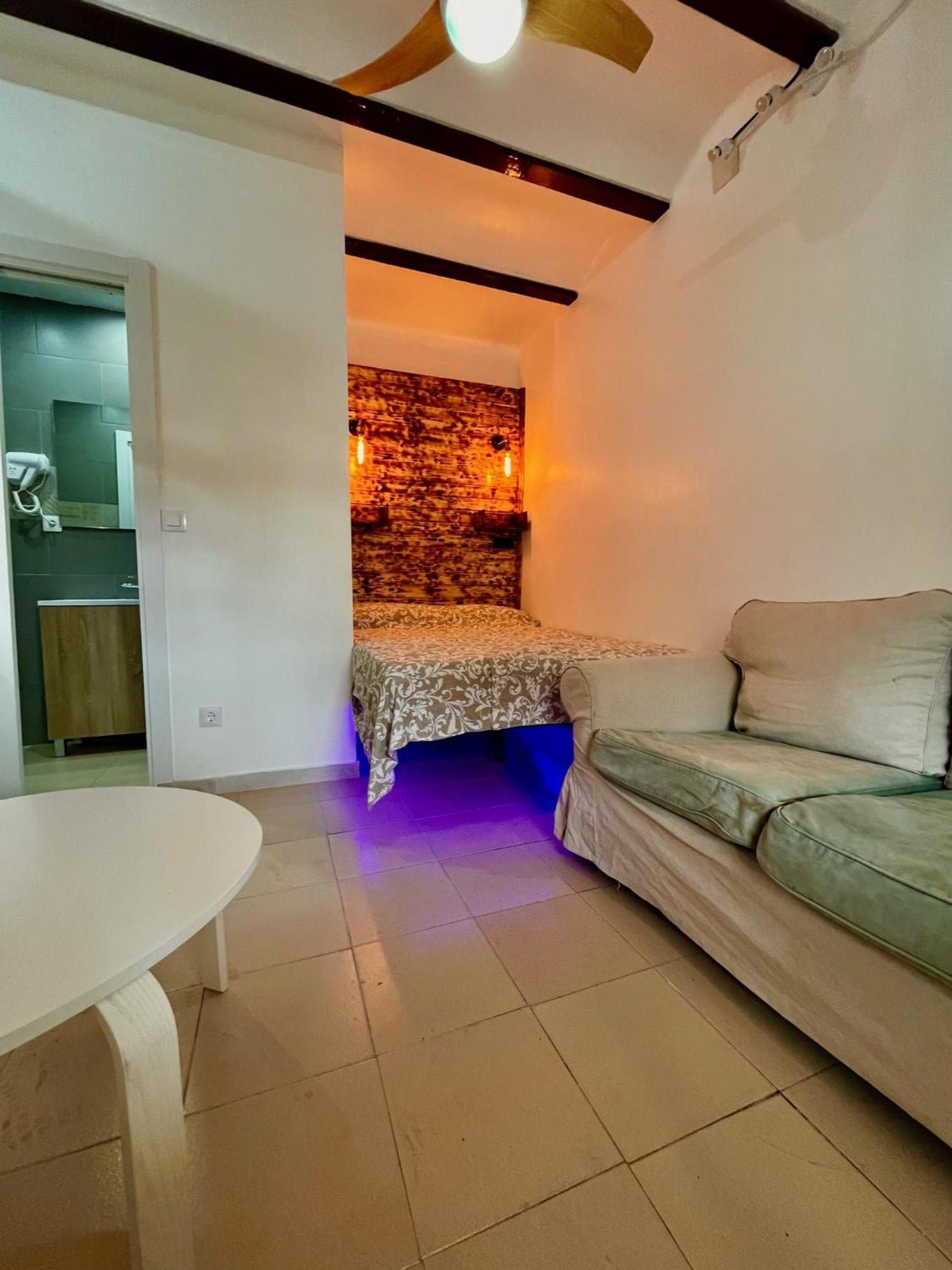 Nuevos Apartamentos Frente Al Mar Y A La Playa Castelldefels Esterno foto